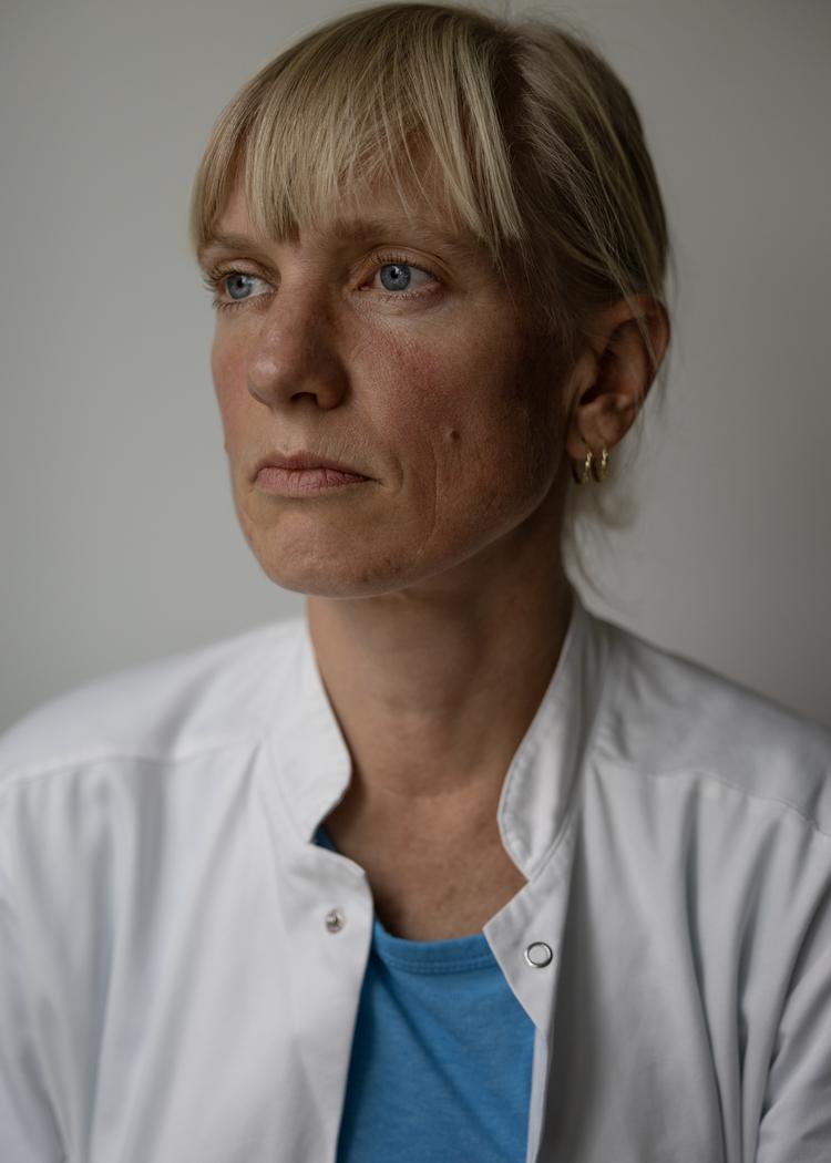 »Man kan da godt diskutere, hvad der er lægearbejde, men jeg synes ikke, det er nok at være dygtig til det medicinsk faglige, man bliver nødt til også at tage ansvar for at gribe patienten, for det er der ingen andre, der gør, slet ikke hvis vedkommende er fattig på ressourcer «, siger Julie Christine Gaardbo. Arkivfoto: Cecilie Rolvung