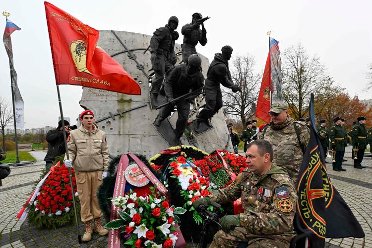 De russiske soldater hyldes derhjemme. Men ved fronten er det, de udsættes for fra deres egne, ofte meget brutalt. Foto: Olga Maltseva/Ritzau Scanpix