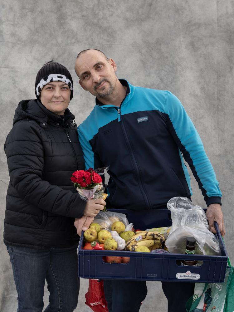 Timea Trungel, 48 år, Faxe. På billedet også Tamás Trungel.  Foto: Mads Nissen