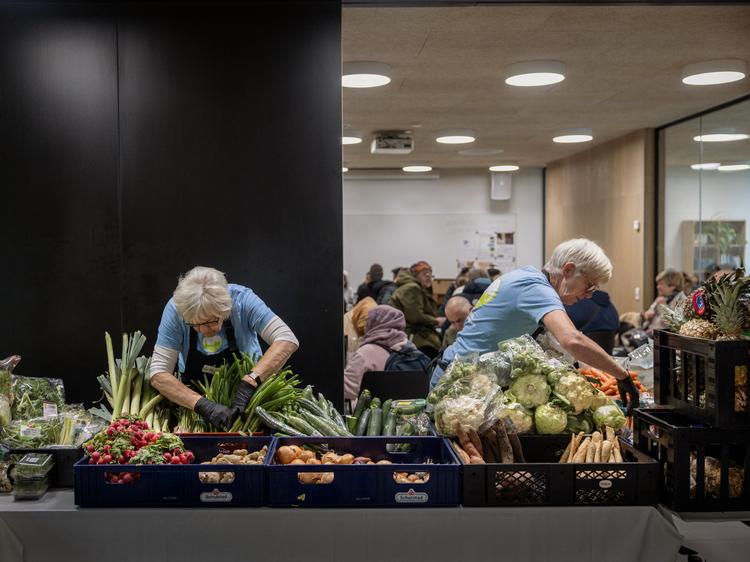 Overalt i Danmark vokser køerne til de mange madudleveringssteder.  