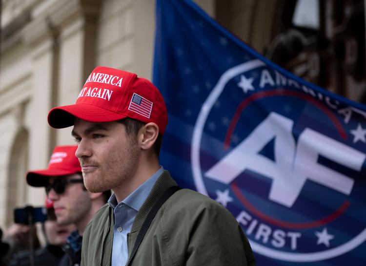 Nick Fuentes har længe været en kontroversiel skikkelse på den amerikanske højrefløj og kritiserer endda Donald Trump for ikke at gå langt nok. Foto: Nicole Hester/Ritzau Scanpix