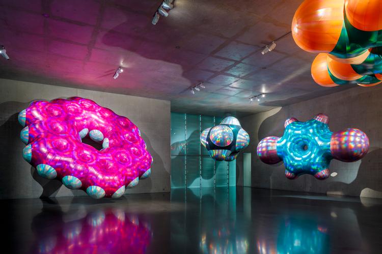 Kom til smart udstillingsåbning på Arken. Monira Al Qadiri, Benzene Float, 2023 Pr-foto: Markus Tretter