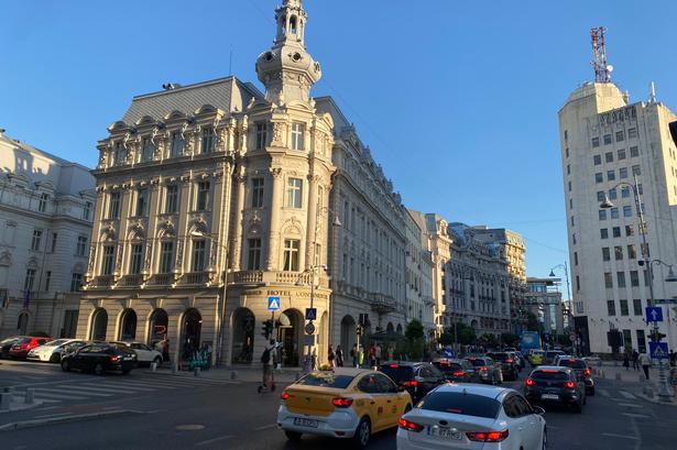 Når man slentrer gennem den rumænske hovedstad, støder man på bygninger i nyrenæssancestil alle vegne. Her Grand Hotel Continental opført i 1886.  Foto: Peter-Emil Hornemann