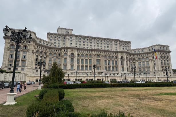 Nicolae Ceausescu nåede aldrig at se den færdige bygning. For juledag 1989 blev han og hans kone henrettet af oprørere. Foto: Peter-Emil Hornemann
