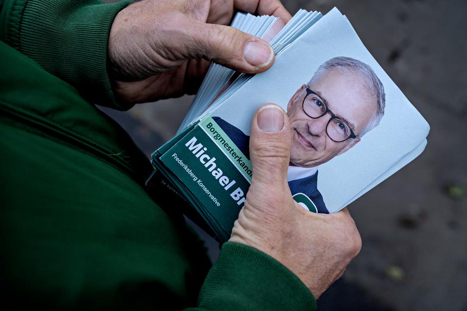 De Konservative - Michael Brautsch er manden, der skal genvinde Frederiksberg - efter De Konservative mistede magten ved forrige kommune valg - efter at have haft magten i 112 år.Michael Brautsch blev medlem af Konservative i 2021 og tog for to år siden orlov fra sit job som præst for at hellige sig opgaven som spidskandidat for K på Frederiksberg.    Foto: Martin Lehmann
