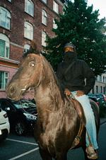 Efter to års tavshed vender Afskum alias Prince Askar tilbage igen med trukket kniv i sin poesi. Pr-foto: Søren Wolff