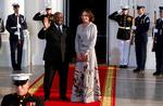 Gabons tidligere præsident, Ali Bongo Ondimba, ses her med sin kone Sylvia Bongo på den røde løber foran Det Hvide Hus i august 2014.  Foto: Larry Downing/Ritzau Scanpix