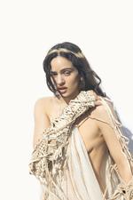 Rosalía markerer med sit fjerde album, 'Lux', et monumentalt øjeblik for global pop, hvor popmusik ikke længere blot er musikalsk form, men et eksperimentarium.  Rosalía. PR-foto: Sony Music