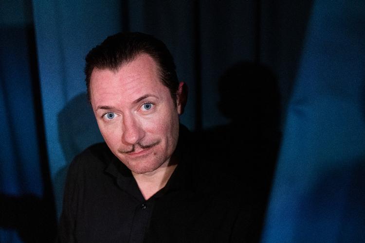    Jens Jacob Tychsen har i over 20 år været et fast navn på teaterscener i hele landet og i folkekære tv-serier. Foto: Gregers Tycho/Gregers Tycho