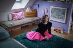 Tine Høeg i sit hjem på Amager, hvor hun bor med sin familie.  Foto: Miriam Dalsgaard
