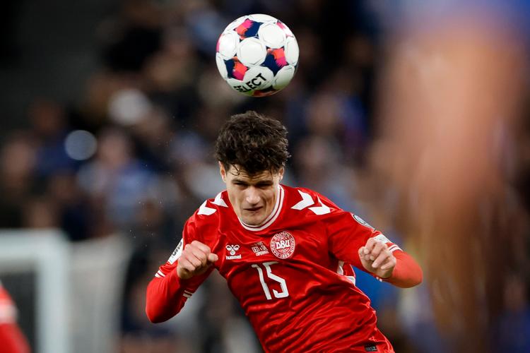 Christian Nørgaard spillede sig til en fast plads på landsholdet op til og under det coronaudskudte EM, der fandt sted i 2021. Både Åge Hareide, Kasper Hjulmand og Brian Riemer har udtaget ham til landsholdet. Foto: Jens Dresling