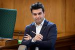    Moderaternes indfødsretsordfører, Mohammad Rona,  beskyldes af Enhedslisten og Socialdemlokratiet for kovending i synet på unge og statsborgerskab. Her er han ved Folketingets åbningsdebat. 

 Foto: Jens Dresling