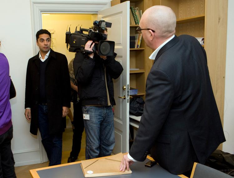 Tilbage i 2009 var borgmesterposterne stort set uddelt, da Klaus Bondam (R) forsvandt fra forhandlingerne på Københavns Rådhus og konstituerede sig med Dansk Folkeparti og Venstre. Partifællen Manu Sareen blev rasende, og hurtigt blev der indkaldt til radikalt krisemøde på rådhuset. Billedet er fra det møde. Foto: Kongsted Uffe