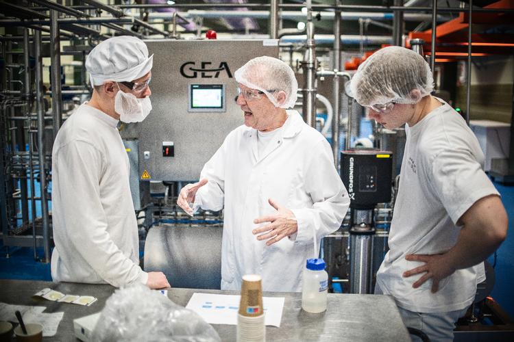 Knud Erik Mortensen underviser blandt andet i fysik og matematik på mejeristuddannelsen på Kold College på Fyn. Nu er han nomineret til Politikens Undervisningspris. Foto: Janus Engel