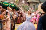 Ariana Grande spiller den gode fe Glinda i 'Wicked' - og i den biografaktuelle 'Wicked: Part II'.  Foto: Universal Pictures