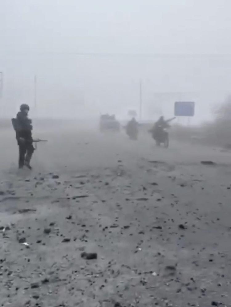 Russiske besættelsestropper fotograferet på vej mod Pokrovsk. Foto: Social Media/Ritzau Scanpix