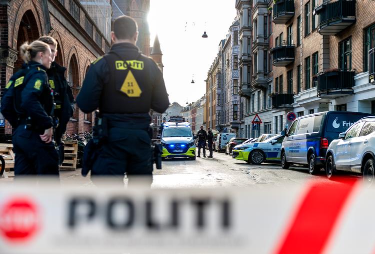 På grund af ulykken er Stenosgade spærret for trafik. Foto: Steven Knap/Ritzau Scanpix