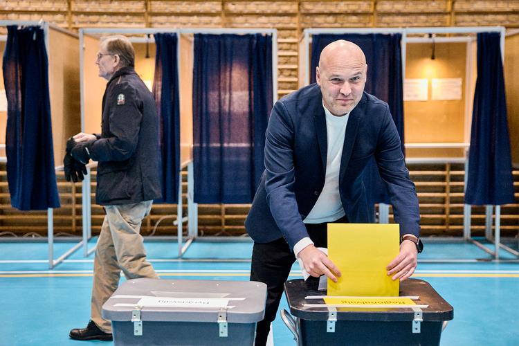 Anders Kühnau (S) formåede ikke at bevare magten i Region Midtjylland på socialdemokratiske hænder. Her stemte han tirsdag på Hasle Skole. Foto: Mikkel Berg Pedersen/Ritzau Scanpix