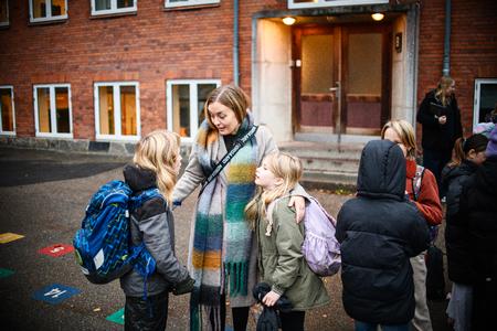 Line Nielsen has »crisscrossed the country« with Class 3B to give them meaningful shared experiences. »When we hiked 10 kilometers around Sorø Lake, their first reaction was, »Ten kilometers? We can’t do that, Line!« But they could—and it turned into a huge sense of accomplishment,« says Line Nielsen. Foto: Janus Engel