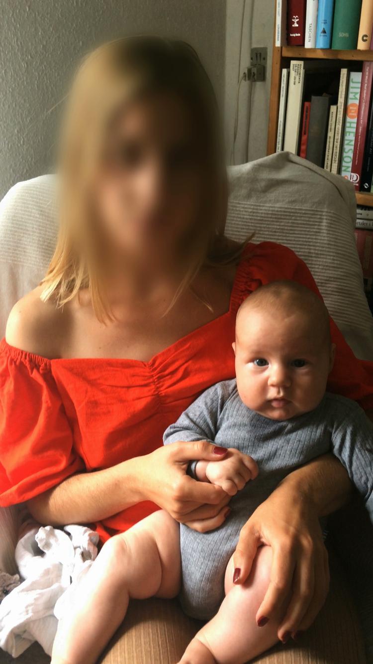 Titlen på den danske billedkunstner Rasmus Røhlings videoværk fra 2020, 'Hodegetria', henviser til ortodoks ikonografi hvor Jomfru Maria peger på Jesusbarnet for at sige: Her er din frelser.  Foto: Brian Kure