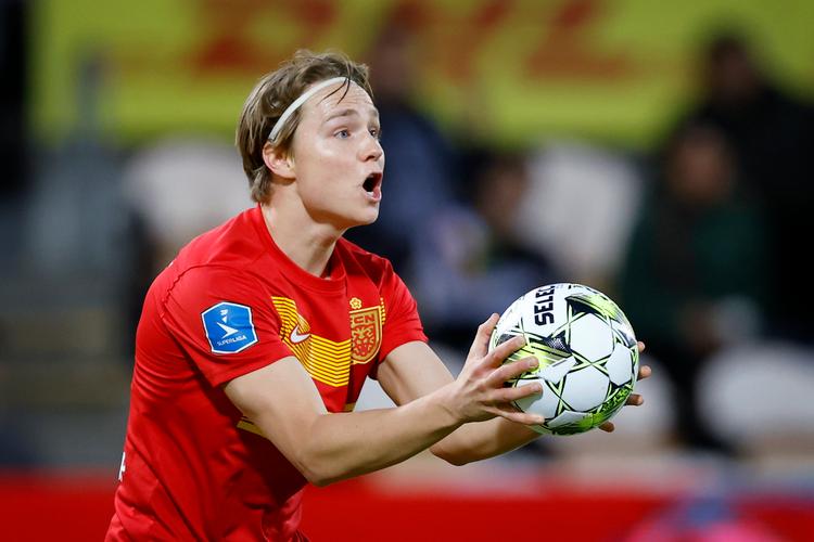 11 dage efter at have modtaget, videresendt og slettet den strafbare video spillede Andreas Schjelderup for FC Nordsjælland mod Silkeborg i Superligaen. Arkivfoto:  Jens Dresling