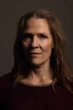 Åsne Seierstad har rejst på tværs af Rusland for at forstå, hvordan krigen formes af hverdagsliv, frygt og tavshed. Foto: Vikki Søholm