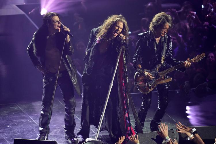 Det, der var tænkt som en hyldest af Steven Tyler og hans syditalienske rødder, har udviklet sig til en sand skandalesag. Foto: Charles Sykes/Ritzau Scanpix