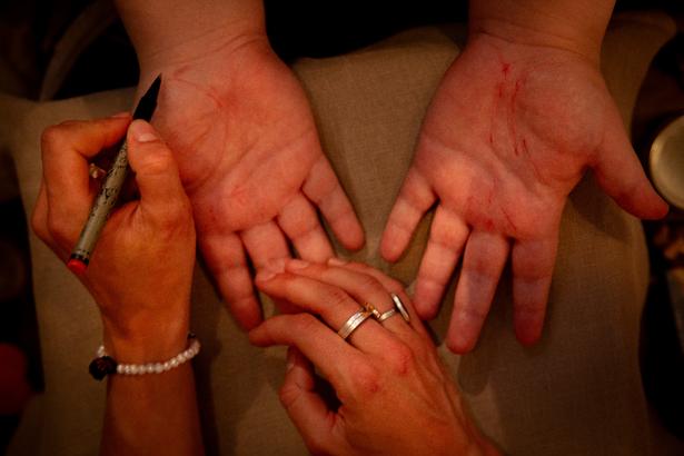 Does christmas bring out your inner witch? Then the Copenhagen Occult Club's Christmas market at Kulturhuset Islands Brygge is guaranteed to be something for you. Foto: Mads Nissen