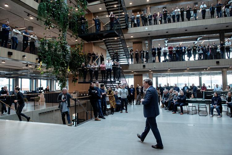 Jyllands-Posten flyttede i 2020 sit hovedsæde fra Viby til Mediebyen i Aarhus. Siden da har avisen været igennem en række sparerunder, der har kostet mindst 40 redaktionelle medarbejdere jobbet. Foto: Casper Dalhoff