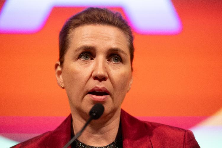 »Jeg vil jo altid gerne have gode valg til Socialdemokratiet, men I kommer ikke til at høre, at vi ærgrer os over at få næsten 25 procent af stemmerne«, siger Mette Frederiksen (S).   Foto: Finn Frandsen