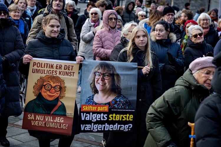 Social Democrat Ulla Sørensen has switched to the party Venstre, thus securing the mayoral chain for Venstre instead of Social Democrat Johannes Lundsfryd.  Foto: Martin Lehmann