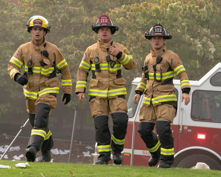 Den nye spinoff ’9-1-1: Nashville’ er ikke lige så fyldt med woke narrestreger som tidligere brandmandsserier. Foto: Disney+ 