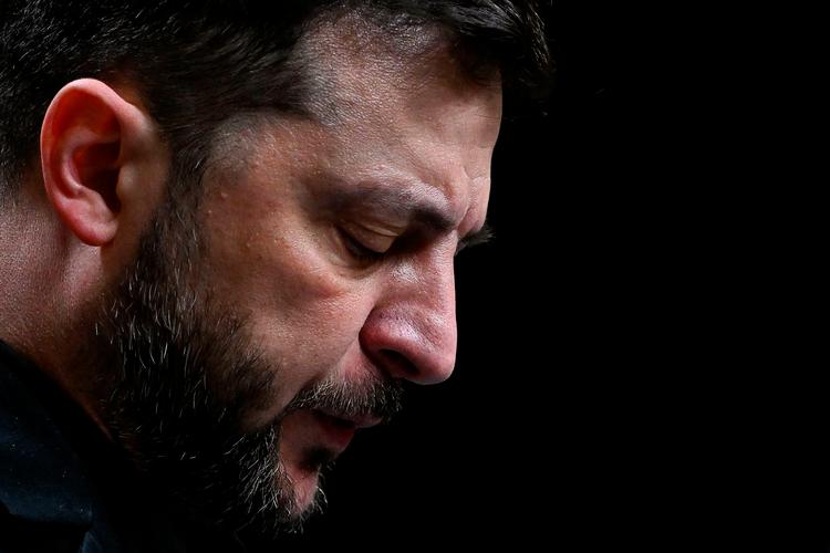 Ukraines præsident Volodymyr Zelenskyj  sagde på et møde i Tyrkiet forleden, at han gerne ser en optøning af de frosne samtaler om fred i Ukraine, men imens har Rusland og USA skitseret en plan på 28 punkter, der baner vej for en »holdbar fred«. Den tvivler ukrainerne dog på.  Foto: Ozan Kose/Ritzau Scanpix