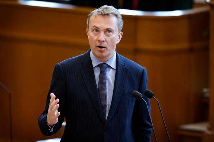     Dansk Folkepartis partileder, Morten Messerschmidt (DF), kom ifølge eksperter med forkerte påstande om Den Europæiske Menneskerettighedsdomstol, da han forleden udbredte sig på Facebook. Her er han i Folketingssalen.
 .   Foto: Jens Dresling