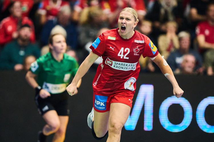 Michala Møller får en vigtig rolle på det danske VM-hold. Team Esbjerg-spilleren er dygtig både i angreb og forsvar, og uden Mette Tranborg på højre back skal Møller nok trække et stort læs på den position. Foto: Thomas Traasdahl/Ritzau Scanpix