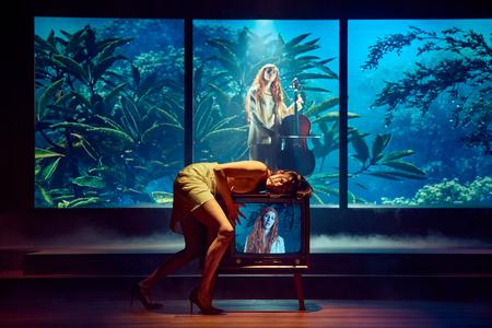 Nanna Bøttcher som Fædra og Amanda Drew som Afrodite. Foto: Emilia Therese