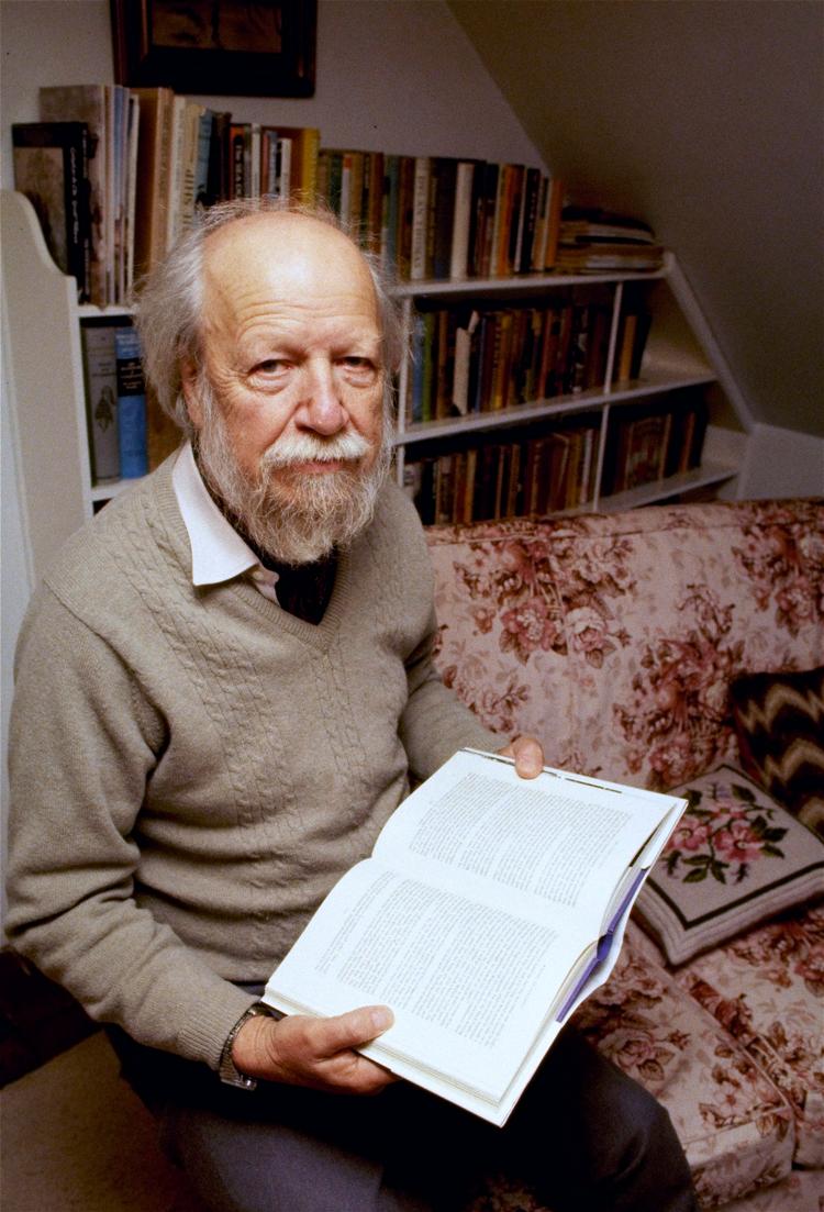 Den britiske forfatter William Golding, der bl.a. har skrevet 'Fluernes Herre' og Spiret', modtog Nobelprisen i Litteratur i 1983. Foto: AP Photo/Redman/Ritzau Scanpix