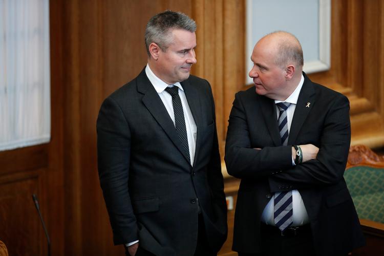 Henrik Sass Larsen og Søren Gade, da førstnævnte stadig var socialdemokrat og medlem af Folketinget. Sidstnævnte leder Folketingets Præsidium, som har tildelt Sass ekstraordinær førtidspension. Foto: Jens Dresling