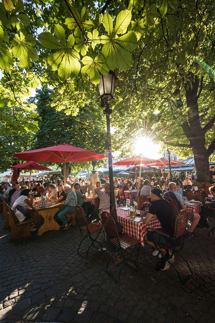 Münchens madmarked, Viktualienmarkt, er et godt sted at akklimatisere, når du er ankommet til byen. Foto: Jan Saurer