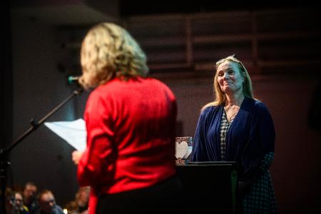 Bertha Rex Coley underviser i engelsk og historie på Gefion Gymnasium, hvor eleverne værdsætter hendes smittende energi og tårnhøje faglighed. Foto: Janus Engel