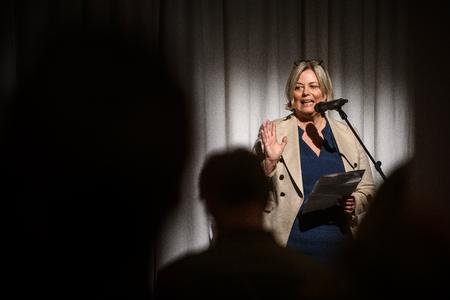 Politikens chefredaktør, Amalie Kestler, takkede lærerne for at »gøre Danmark dygtigere, stærkere og mere sammenhængende, et menneske ad gangen«. Foto: Janus Engel