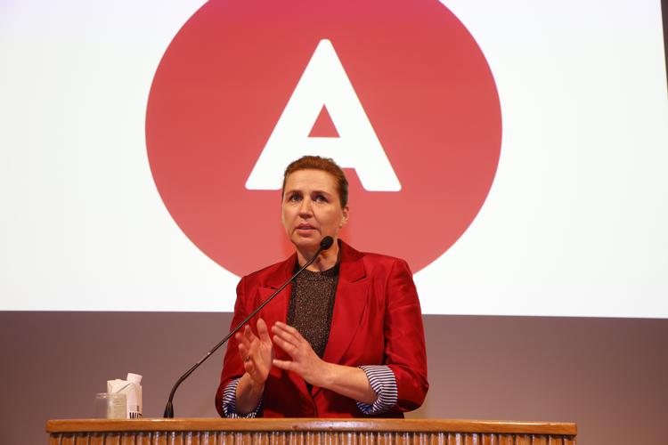 Statsminister Mette Frederiksen (S). påtog sig ansvaret for Socialdemokratiets dårlige resultat ved kommunalvalget. Nu bør det koste hende posten som formand, mener flere byrådsmedlemmer. Foto: Finn Frandsen