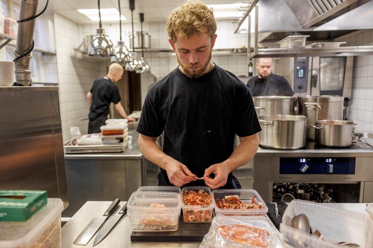 Already when the snack servings arrived at the table, it was clear that Lille Mølle's kitchen would impress. Foto: Jacob Ehrbahn