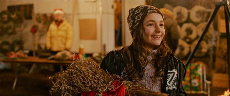 Luiza Idrizi er et fund i rollen som Ronja, som faderen kærligt kalder Ronja Røverdatter.  Foto: Motlys/Daniel McStay