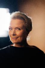 Helle Helle er vokset op i Rødby, hvor moderen havde parfume-, fødevare-og tøjforretning (kæden hed Tatol, siden Partex), og hun har selv ekspederet i parfumekiosken på færgerne, hun skriver om i sit folkelige gennembrud ’Rødby- Puttgarden’. Foto: Miriam Dalsgaard