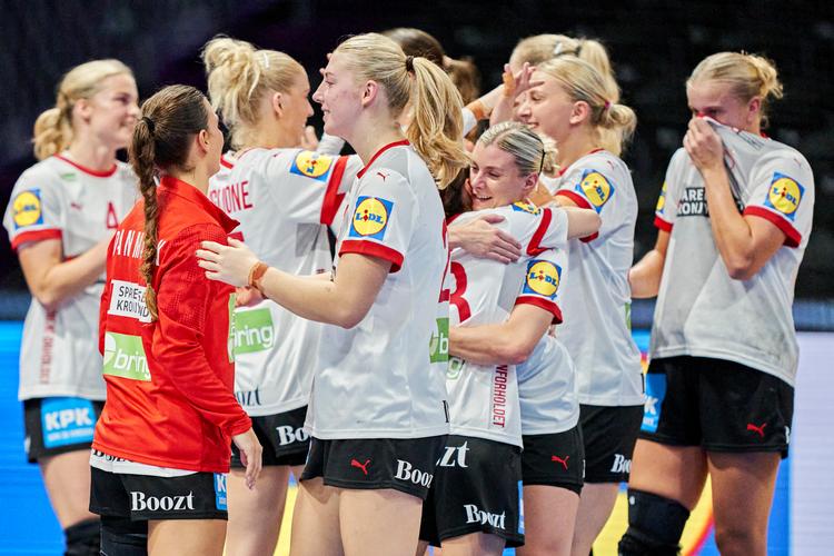 Ved kampen mod Kroatien spillede det danske kvindelandshold i sorte shorts.  Foto: Thomas Traasdahl/Ritzau Scanpix