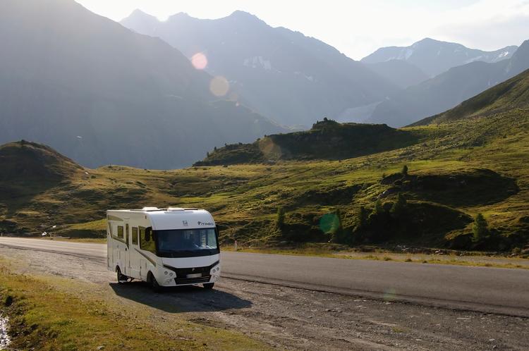 En tur i autocamper ned gennem Europa kunne gå via de smukke bjerge og dale i Østrig. Arkivfoto: Malina Petr