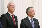 Den russiske præsidentudsending Kirill Dmitriev og den amerikanske præsident Donald Trumps særlige udsending Steve Witkoff deltager i et møde med den russiske præsident Vladimir Putin i Kreml i Moskva, Rusland, den 2. december 2025.  Foto: Kristina Kormilitsyna/Ritzau Scanpix