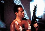 I 'Die Hard', der udkom i 1988, spiller Bruce Willis rollen som politibetjenten John McClane, der kommer på overarbejde juleaften. Men er det overhovedet en julefilm? Foto: 20th Century Fox / Album/Ritzau Scanpix