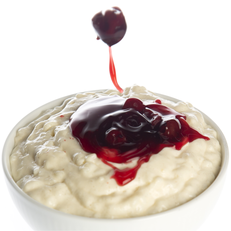 I mange familier er kirsebærsaucen det vigtigste, men i Victor Skov Jeppesens familie er det, hvor fint mandlerne er hakket. Et år var det tæt på at gå galt. Arkivfoto:  Therese Jægtvik